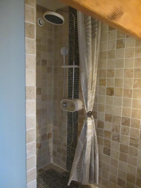Les Cimes Bed & Breakfast Saint-Pierre-de-Riviere Room photo