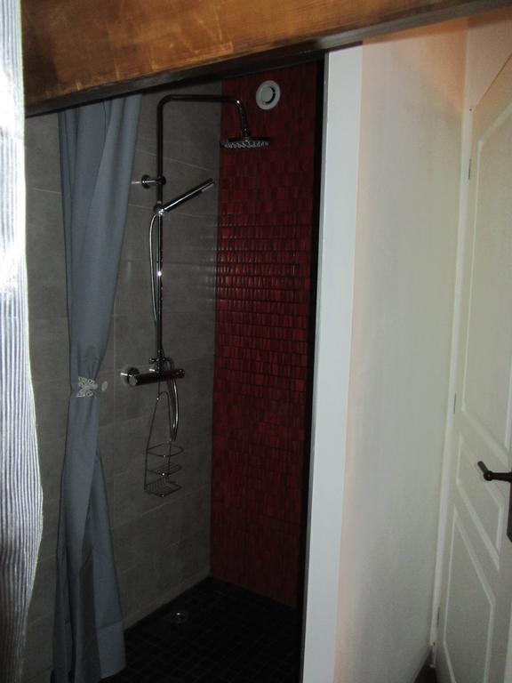 Les Cimes Bed & Breakfast Saint-Pierre-de-Riviere Room photo