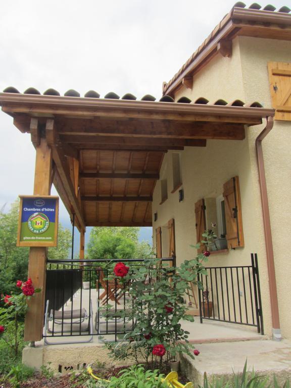 Les Cimes Bed & Breakfast Saint-Pierre-de-Riviere Exterior photo